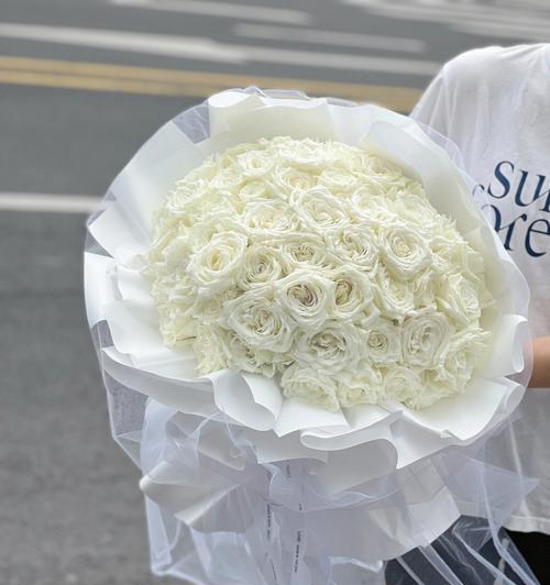 白玫瑰加洛神52朵的花语是什么？