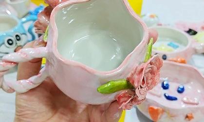在杯子里放置一朵玫瑰花有何深层含义？