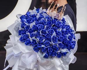 如何水培蓝色玫瑰花鲜花？