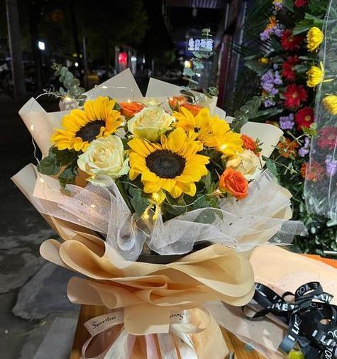 阳光节的祝福花语是什么？如何选择合适的花表达祝福？