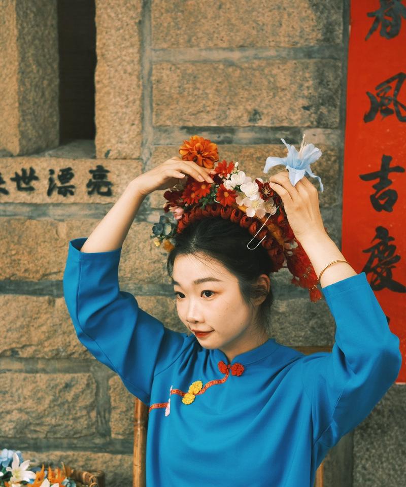 传统服饰上的花有什么寓意？
