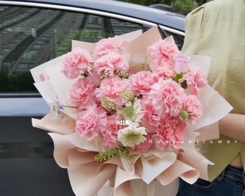 粉色花束送妈妈有什么寓意？如何选择合适的花束？