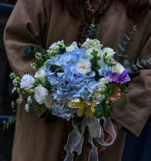 绣球手捧花寓意什么？选择绣球花的正确场合？
