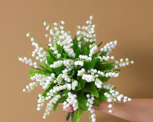 琉璃铃兰手捧花有何寓意？它在婚礼中传递了哪些信息？