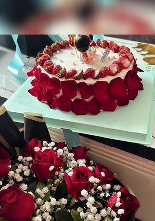 情人节花袋和蛋糕代表什么？