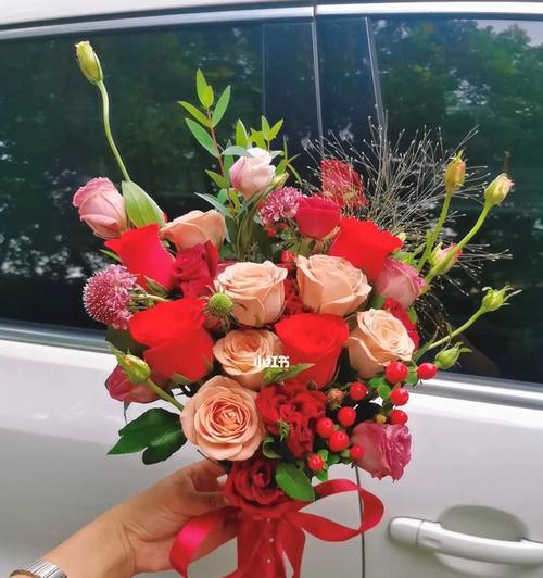 红色手捧花代表什么？红色手捧花的寓意是什么？