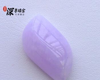 手镯上紫色飘花代表什么？寓意有何特别之处？