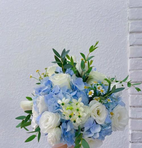 回族文化中象征爱情的花有哪些？它们的寓意是什么？
