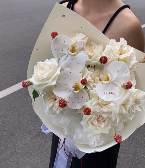 白色花的生日花语是什么？