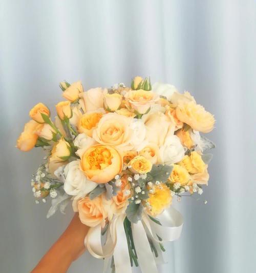 浅色香槟手捧花代表什么？它在婚礼中有何特殊含义？