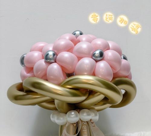 为姐妹制作的手捧花寓意什么？它传递了哪些情感？