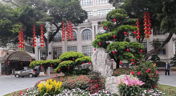 春节花街的含义和象征有哪些？