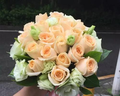 手捧花婚礼接亲的寓意是什么？手捧花在婚礼中的意义？